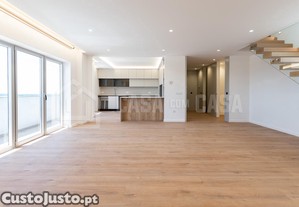 Apartamento T2+2 junto Palcio Gelo