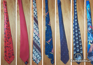 Gravatas coloridas, com design ou lisas