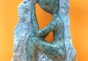 Escultura pensador pedra sabão 34x23cm