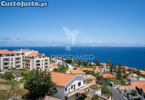 Apartamento t2 + sótão, no caniço baixo