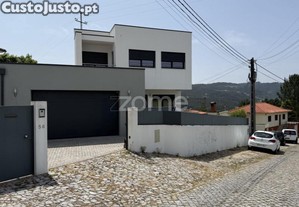 Moradia T4 Em São Mamede De Este, Braga
