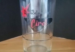 Copo antigo em vidro com publicidade à extinta marca de refrigerantes CIREL