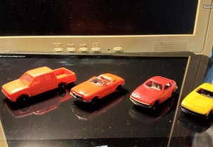 4 Miniaturas carros em plastico vintage
