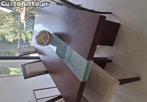 mesa e cadeiras de sala