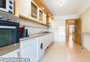 Apartamento T2 + 1 Duplex Com Varanda, Montijo