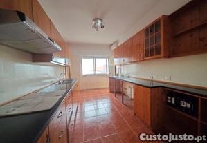 Magn�fico T3 Com Excelentes �reas Na Amadora