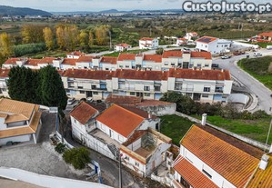 em Maiorga, Alcoba�a: Im�vel para Recupera��o