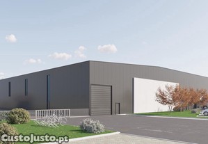 Terreno industrial com projeto e licença para construção de dois pavilhões.
