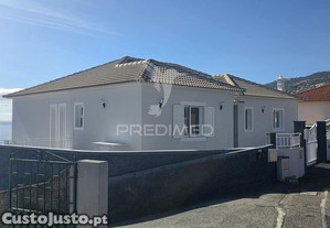 Moradia t3 em santa cruz