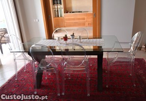 mesa e cadeiras