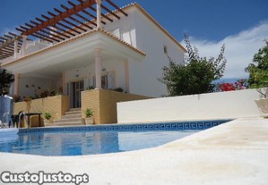 moradia c/piscina privada  Armaçao pera/Algarve/ 450metros distancia praia