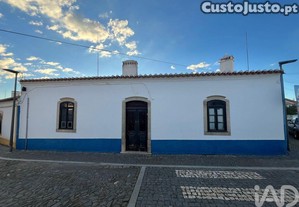 Casa / Villa T4 em Santa Clara-a-Nova e Gomes Aires de 326 m²