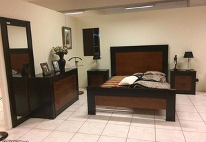 Mobília de quarto(cama, cómoda, camiseiros) -NOVO