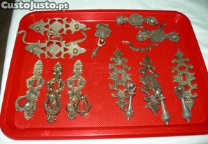 Puxadores antigos para moveis. Metal amarelo