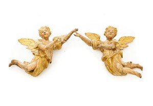 Par de anjos de suspensão em talha dourada