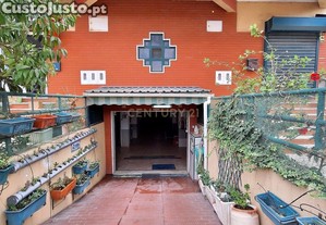 Garagem Verstil em Zona Tranquila   Comece Aqui o Seu Projecto!