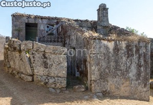 9 Terrenos Urbanos Com Moradias Em Granito E 9...