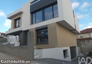 Casa / Villa T4 em Carcavelos e Parede de 170,00 m²