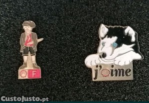 Conjunto de 2 pins com publicidade da Shell