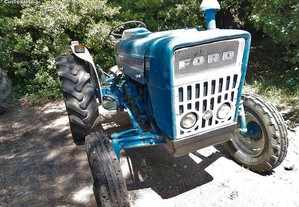 Trator agrícola Ford 3000 com embraiagem dupla motor reparado