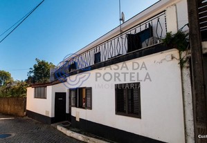 Moradia T3 em Pedroso, com terraço e garagem, próx