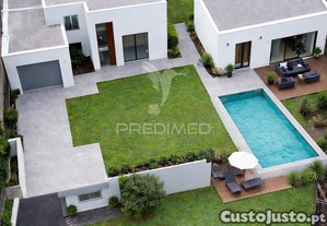 Moradia t4 nova com "piscina" em serzedelo, guimarães