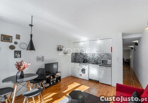 Prédio Renovado Em Alojamento Local, Na Rua De...