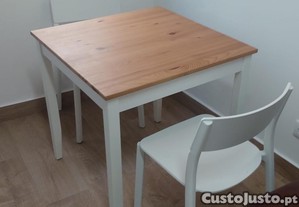 Conjunto de Mesa + 2 Cadeiras   Compacto, Moderno e Super Prático!