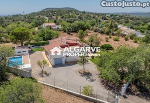 Charmosa moradia v3+1 com vista sobre o campo junto de sta barbara de nexe, algarve