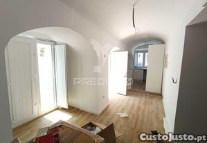 Apartamento t2 em fase final de remodelao   centro da cidade