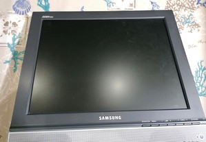 LCD Samsung 22 cm - com entrada a ligação para PC