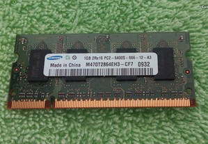 Memoria SAMSUNG para portátil DDR2 - 1GB