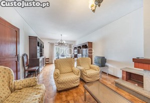 Andar Moradia T3, Jardim, Garagem Dupla E Sótão...
