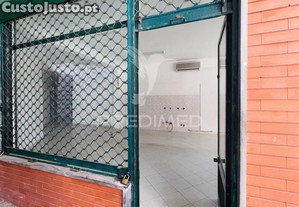Loja com 71 m² no pragal   junto ao tribunal judicial de almada