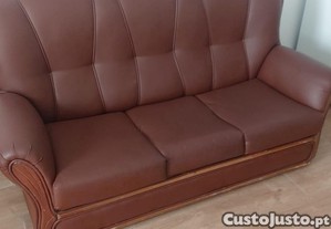 Sofá Vintage em Pele Castanha   Conforto Clássico com Estilo!