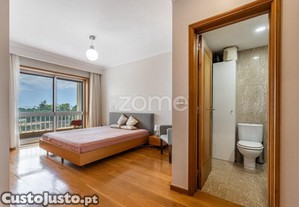 Apartamento T4, Localizado Na Rua Damião De...