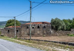 Moradia Centenária T4 Em Midões, Barcelos.
