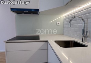 Apartamento T1 Com Pátio Próximo Ao Metro Da...