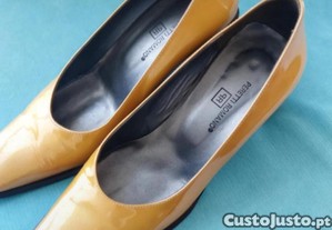 Sapatos verniz