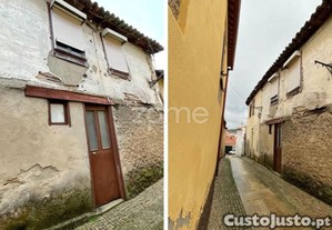 Moradia Com Duas Habitações T1 Para Recuperar...