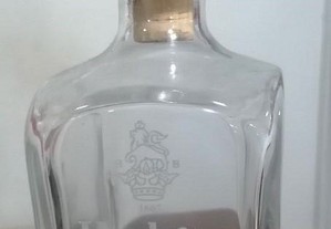 Garrafa decanter vazia em vidro para whisky