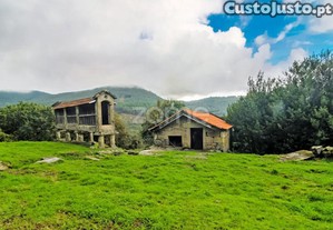 Quinta Com Dependências E Terreno No Aldeamento...