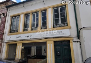 Edifcio Na Zona Histrica Da Lous
