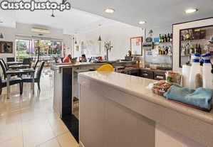 Restaurante localizado junto ao Mc Donald de Albufeira