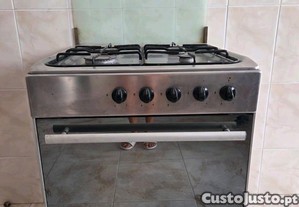 Fogo a gaz com forno pouco utilizado