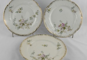 Conjunto de 3 pratos porcelana Europeia RFB, séc. XIX
