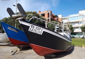 Barco em alumínio, licenças, palamenta + material de pesca