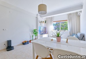 Excelente apartamento t2 no fogueteiro conforto, luz natural e localização privilegiada