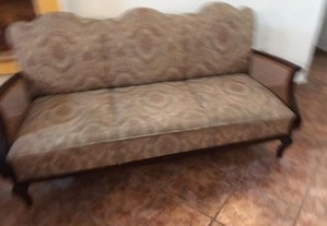 Conjunto sofás antigos clássicos com palhinha em bom estado