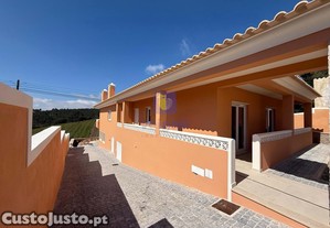 Moradia exclusiva t3 c/ quartos espa�osos, cozinha moderna, sala c/ lareira, piscina e vistas deslumbrantes - salir de matos